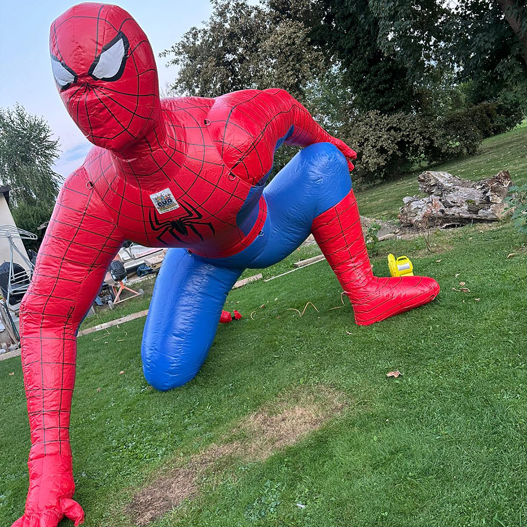Aufblasbare Spiderman Figur mieten