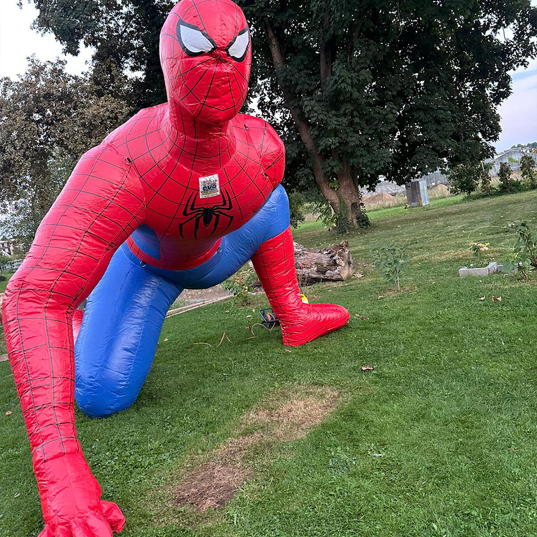 Aufblasbare Spiderman Figur mieten